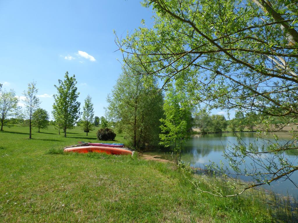 מלון Douzains Cabanes Flottantes Du Lac De Pelisse מראה חיצוני תמונה