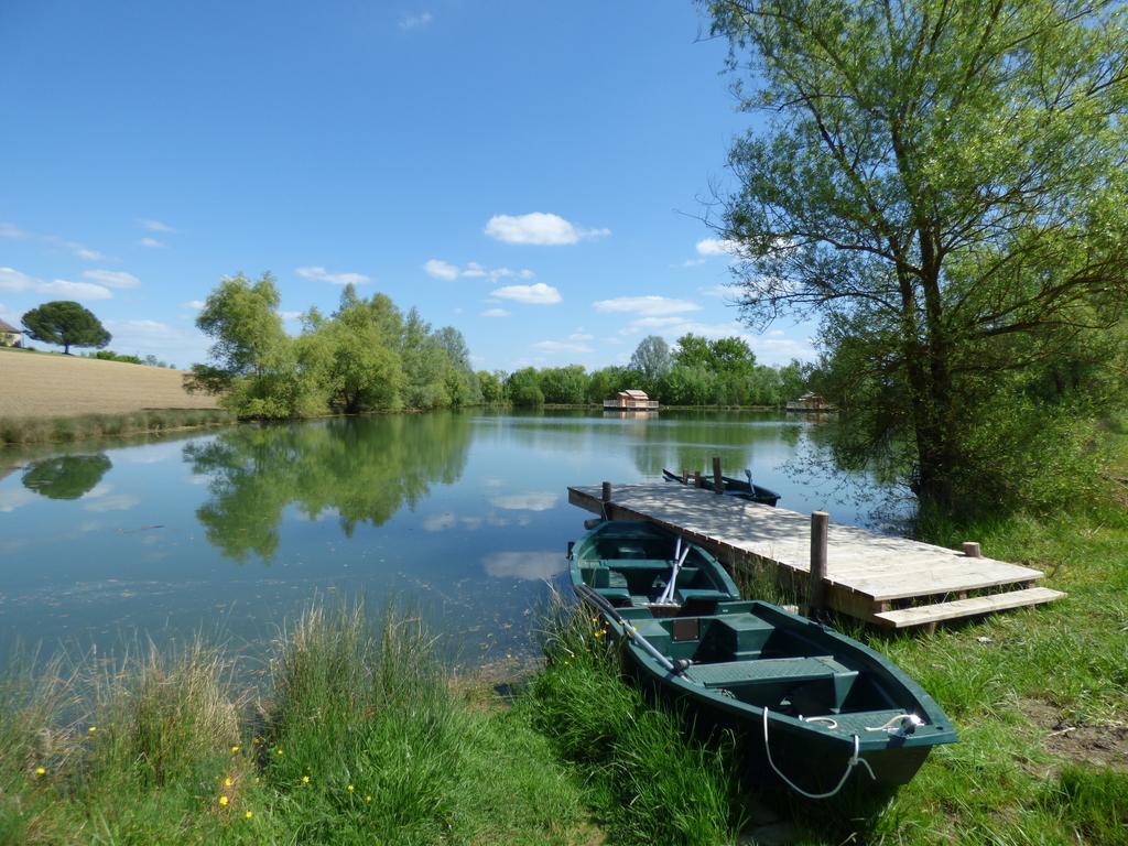 מלון Douzains Cabanes Flottantes Du Lac De Pelisse מראה חיצוני תמונה