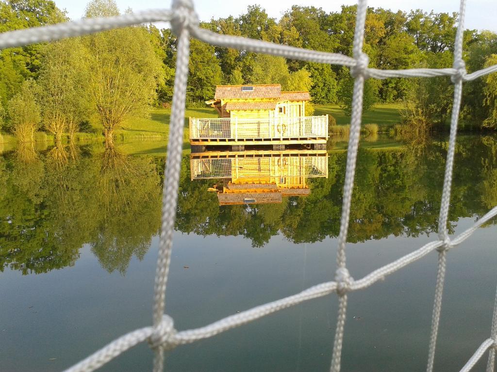 מלון Douzains Cabanes Flottantes Du Lac De Pelisse מראה חיצוני תמונה