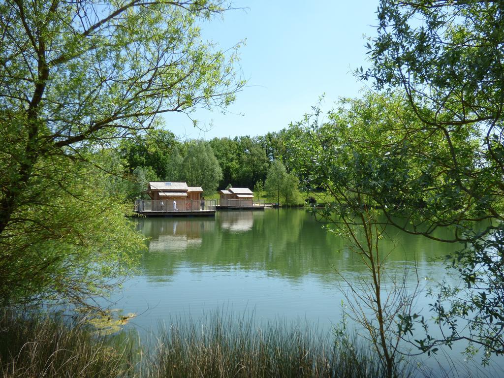 מלון Douzains Cabanes Flottantes Du Lac De Pelisse מראה חיצוני תמונה