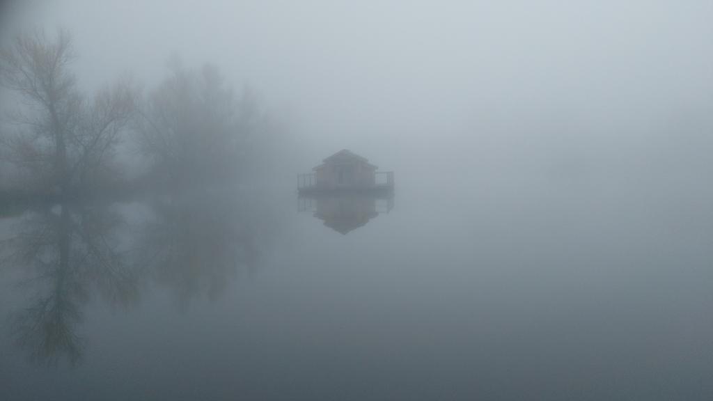 מלון Douzains Cabanes Flottantes Du Lac De Pelisse מראה חיצוני תמונה